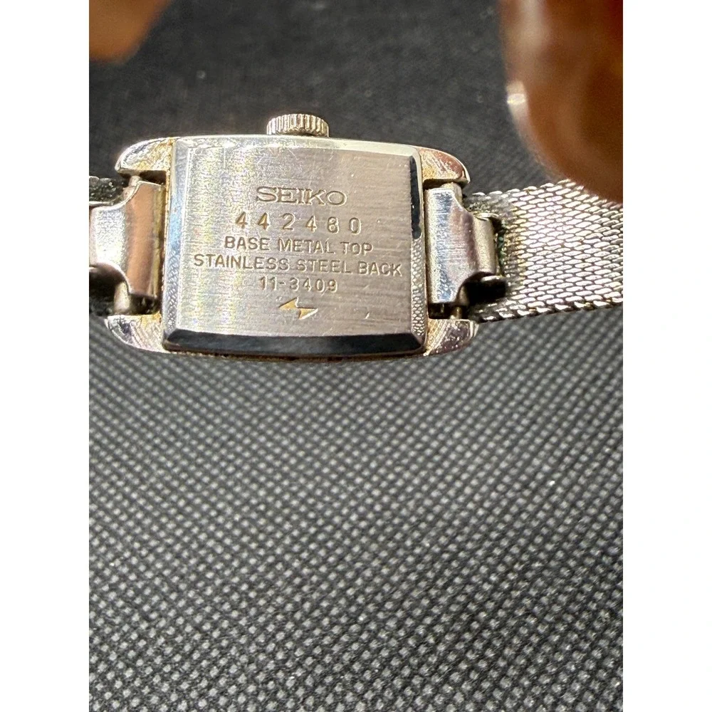 Vintage Seiko Manual Wind Watch Magenta Dial Silver Mesh Bracelet 11-3409